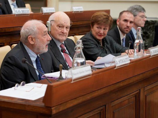 La titular del FMI, Kristalina Georgieva, en el seminario Nuevas Formas de Solidaridad, junto al Nobel de Econom&iacute;a, Joseph Stiglitz, y el ministro de Hacienda, Mart&iacute;n Guzm&aacute;n.