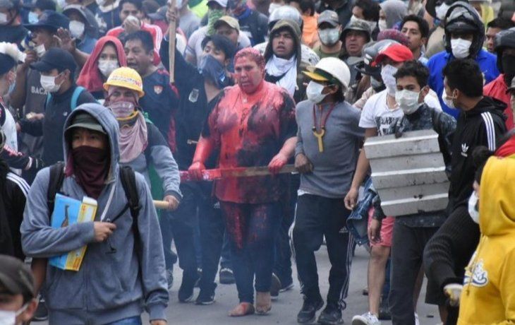 Patricia Arce Guzm&aacute;n fue secuestrada por manifestantes opositores a Evo y obligada a marchar en medio de insultos y agresiones.