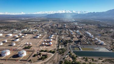 &nbsp;Un informe de RICSA ALyC destacó que Vaca Muerta marcó un récord de fracturas en junio, mientras el sector energético alcanzó un superávit comercial histórico pese a la baja del Brent.