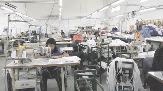 Escenario. “La cadena de valor textil-confecciones necesita desarrollar su eslabón de mayor debilidad estructural en términos de informalidad y productividad, como es la confección”, aseguran desde Pro Tejer.