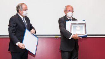 El embajador de Chile en la Argentina, Nicolás Monckeberg, distinguió en nombre de su país al doctor Abel Albino.