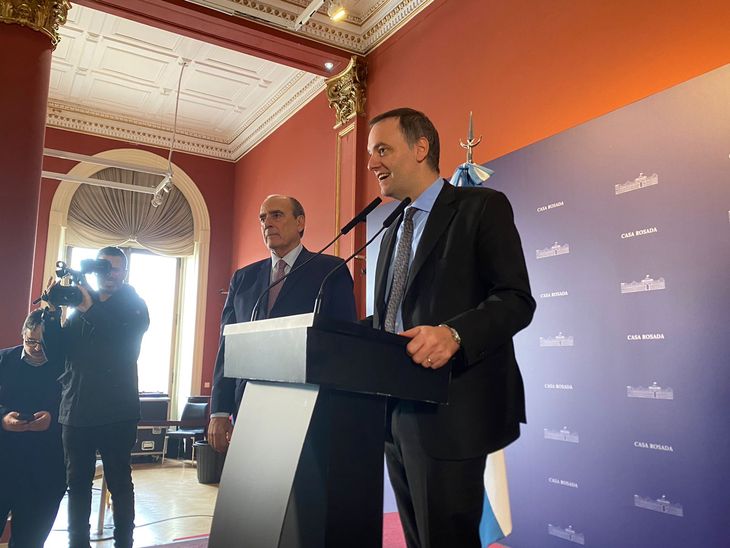 Francos y Adorni encabezaron el brindis del Día del Periodista en la Casa Rosada. Francos y Adorni encabezaron el brindis del Día del Periodista en la Casa Rosada.