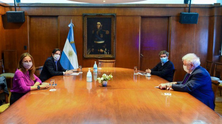 Soledad Acuña, Nicolás Trotta, Fernán Quiroz y Ginés González García, durante la reunión de este mediodía.