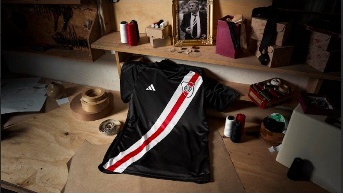 River’s new t-shirt in commemoration of its “Fan’s Day”