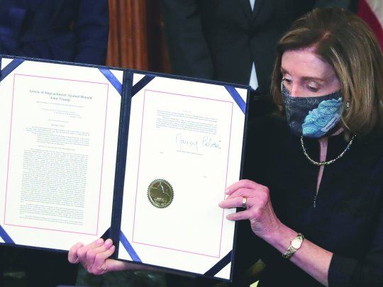 ACUSACIÓN. La líder de la Cámara de Representantes, Nancy Pelosi, es la principal impulsora del juicio político a Donald Trump.