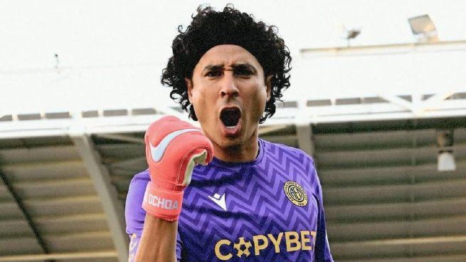 Guillermo Memo Ochoa ganó su primer partido defendiendo el arco del AEL Limassol. Además tuvo participación en el tercer gol de su equipo.