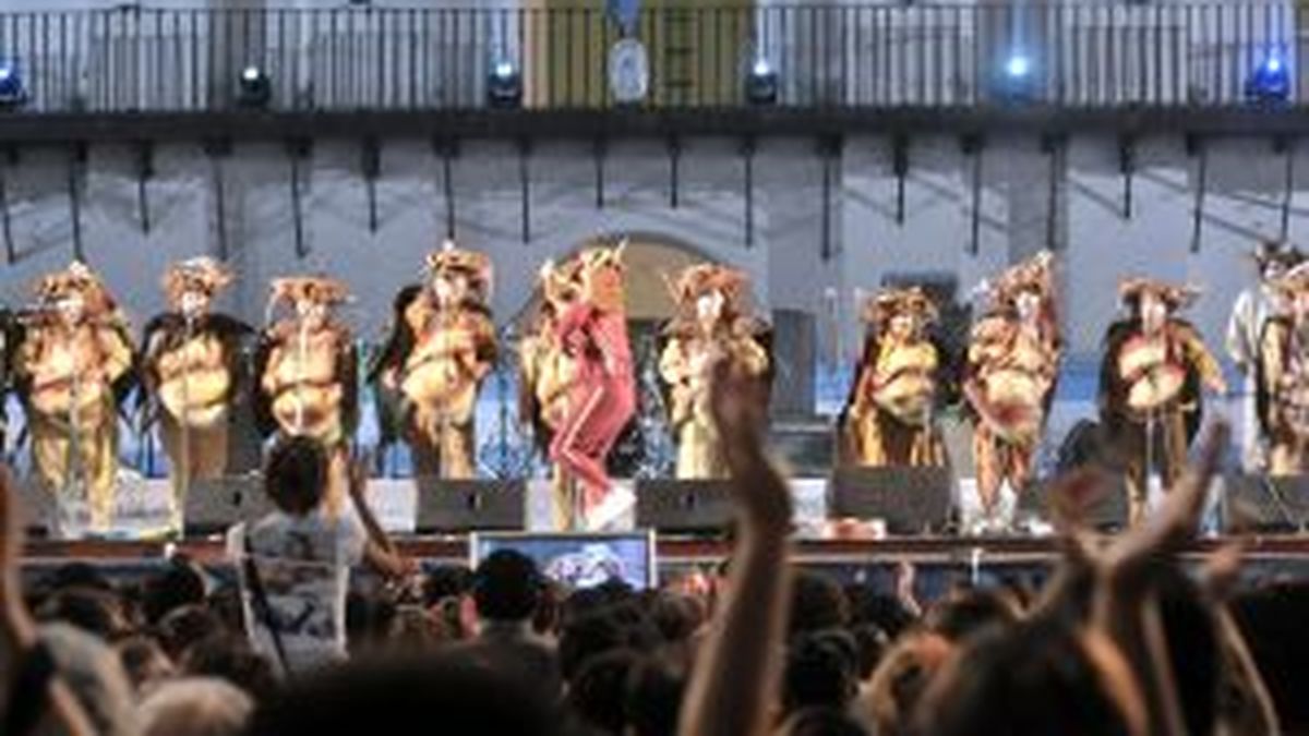 Hubo M Sica Y Debate En Plaza De Mayo Por Bicentenario De La Asamblea