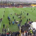 El partido entre Estudiantes de Río Cuarto y Deportivo Madryn terminó con una invasión de cancha. El partido entre Estudiantes de Río Cuarto y Deportivo Madryn terminó con una invasión de cancha.