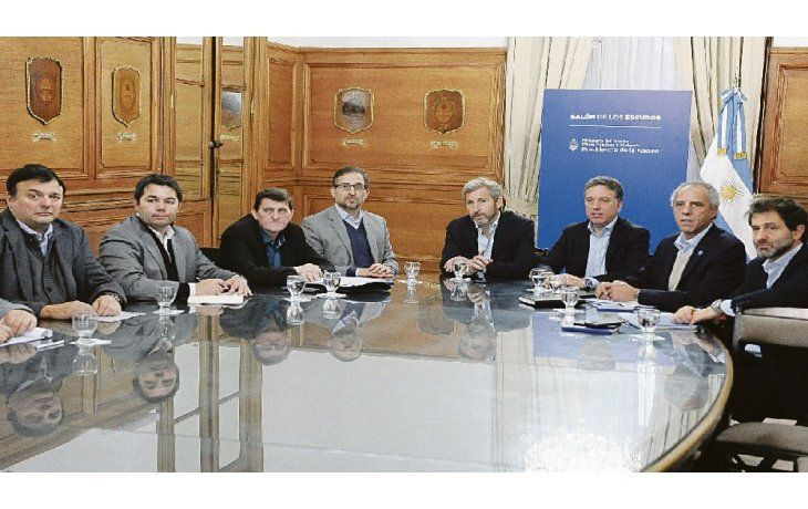 gestiones. Rogelio Frigerio y Nicolás Dujovne reanudan esta semana la ronda de encuentros con las provincias en busca de un acuerdo.