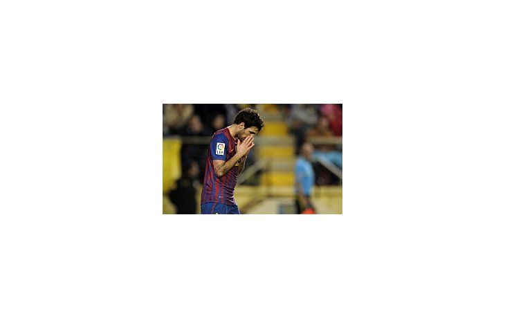 Fábregas lamenta la chance que no pudo concretar en el final del partido.