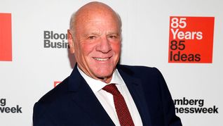 Barry Diller es conocido por el apoyo de Maverick en el mundo corporativo, por su tendencia a ir contra la corriente. Barry Diller es conocido por el apoyo de Maverick en el mundo corporativo, por su tendencia a ir contra la corriente.