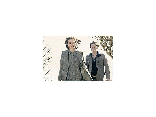 Keira Knightley (Cecilia) y James McAvoy (Robbie), la trágica pareja en «Expiación, deseoy pecado» de Joe Wright.