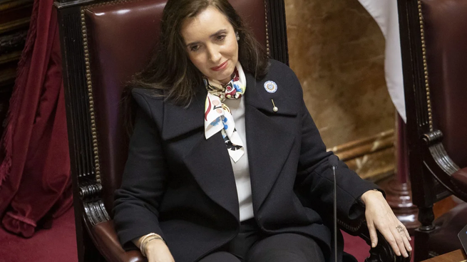Victoria Villarruel se plantó frente al gobierno nacional y esta noche esperará a Javier Milei en las escalinatas del Congreso.&nbsp;&nbsp;