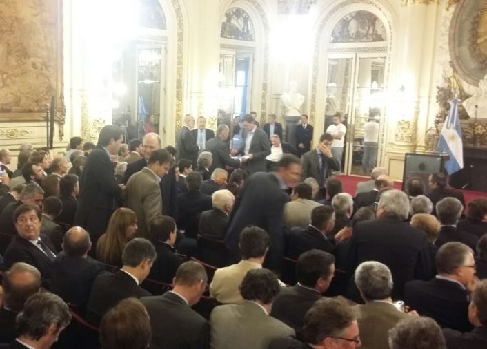 Mauricio Macri se reunió con empresarios para frenar despedidos.