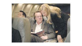 ámbito.com | Entre lo fantástico y lo real: Philip Seymour Hoffman y Hope Davis (la psicoanalista) en «Todas las vidas, mi vida».