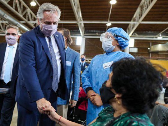 Alberto Fernández anunció que la vacuna Sputnik V comenzará a producirse desde junio a nivel local. 