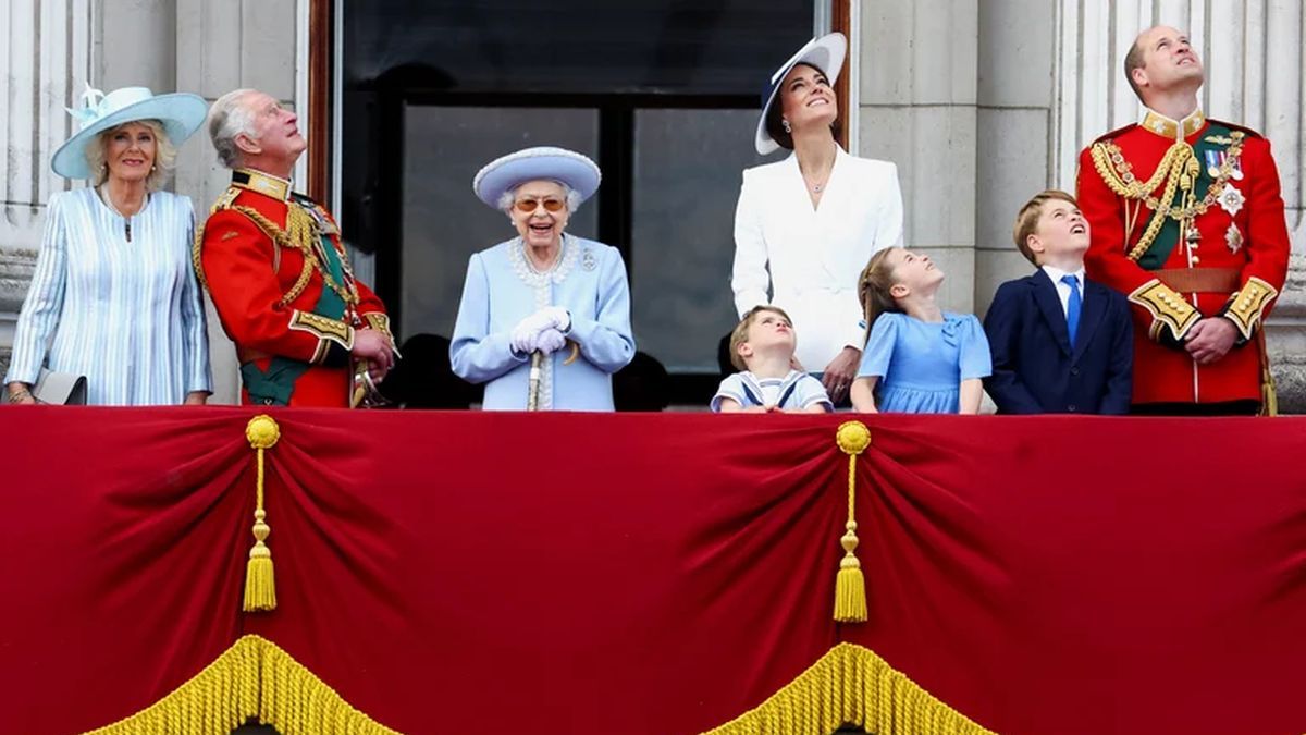 Celebrations began for the jubilee of Queen Elizabeth II