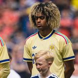 Tahith Chong es el único futbolista del plantel de Curazao nacido en la isla caribeña. Tahith Chong es el único futbolista del plantel de Curazao nacido en la isla caribeña.