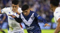 velez sufrio para conseguir el triunfo que lo llevo otra vez a lo mas alto