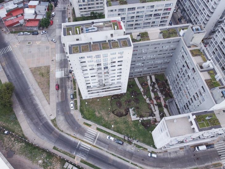 Vista aérea, con la calle Mafalda y la Avenida Suárez, como epicentro del problema en el complejo de Procrear