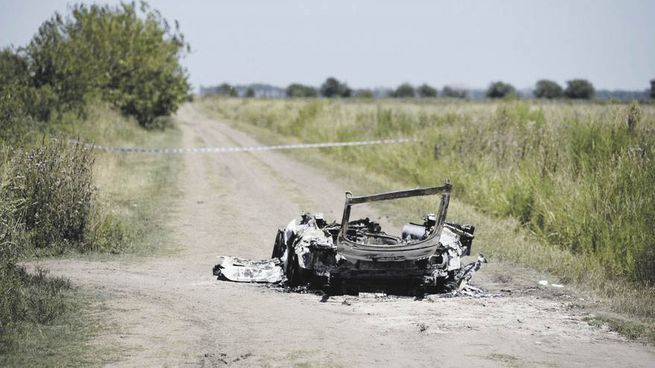 reacción. El auto de las víctimas fue hallado lejos del lugar del ataque, totalmente calcinado.