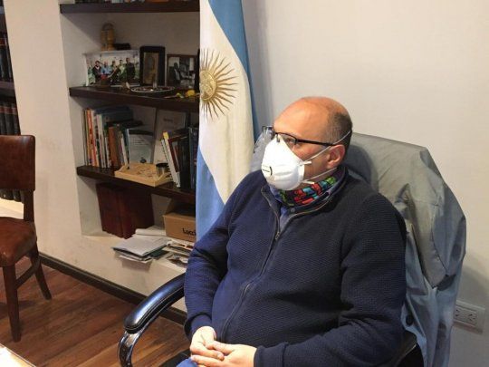 El intendente Esteban Reino busca desalentar reuniones sociales y familiares con sanciones económicas.