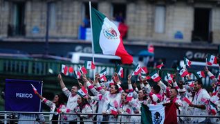 La delegación mexicana durante la ceremonia inaugural de París 2024.