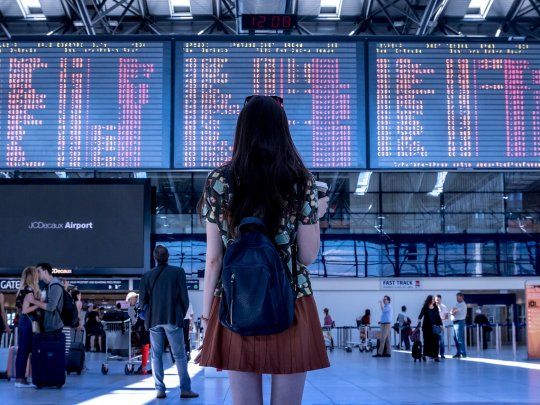 Organizar un viaje internacional no tiene por qué ser un lujo imposible: con planificación y cada dólar bien cuidado, las vacaciones soñadas se acercan. Organizar un viaje internacional no tiene por qué ser un lujo imposible: con planificación y cada dólar bien cuidado, las vacaciones soñadas se acercan.