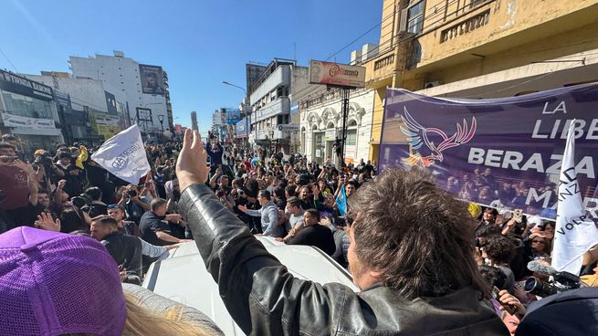 El mandatario participó este miércoles de una recorrida electoral por Lomas de Zamora, en la provincia de Buenos Aires.