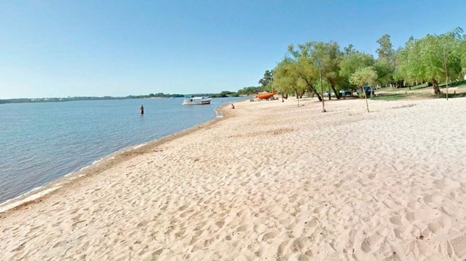 Colón combina playas, termas y naturaleza en un entorno único de la mesopotamia argentina.