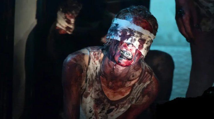 Con escenas fuertes, muestra el horror que se viv&iacute;a en esos a&ntilde;os. Disponible en HBO Max.