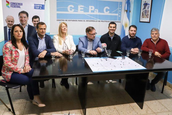 Juan Manuel Urtubey encabezó recorrida de campaña en Junín.