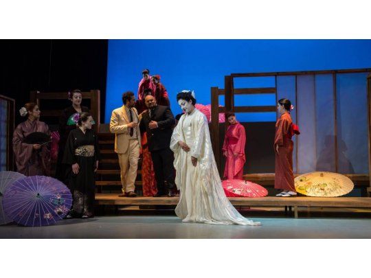 Madama Butterfly, compuesta por Giacomo Puccini hace más de un siglo y puesta en escena por la compañía Juventus Lyrica para cerrar la temporada en el Teatro Avenida.