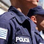 Los sindicatos policiales exigen el cumplimiento de promesas de campaña hechas por Yamandú Orsi. Los sindicatos policiales exigen el cumplimiento de promesas de campaña hechas por Yamandú Orsi.