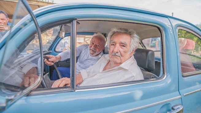 Lula compartió esta foto con Mujica en su cuenta de Twitter.