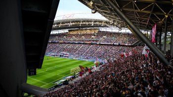 Red Bull Leipzig emitió un comunicado para disculparse por haber echado japoneses de su estadio por miedo a que propagen el coronavirus.