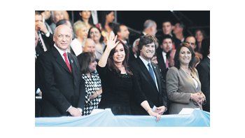 ámbito.com | Cristina de Kirchner compartió el palco oficial en Rosario con el gobernador, Antonio Bonfatti; la intendente, Mónica Fein; y el vicepresidente Amado Boudou.