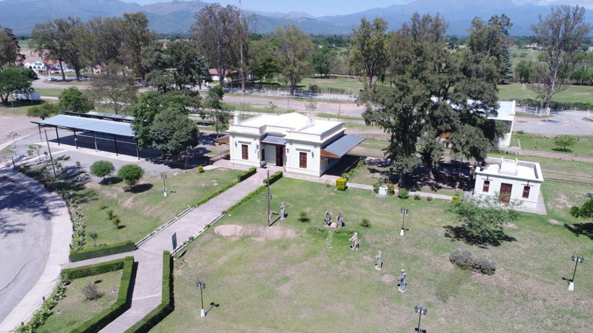 The harmonious town located in the heart of the Salta Valley that has great attractions to enjoy