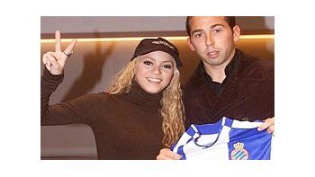 El diario deportivo Marca reveló que la cantante Shakira,  pareja del defensor del Barcelona Gerard Pique, es socia del Espanyol.