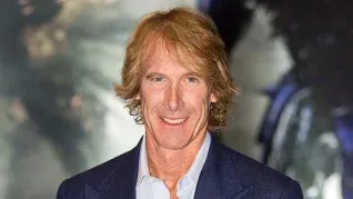 Tras el éxito que logró gracias a Amageddon, Pearl Harbor y la franquicia de Transformers, Michael Bay es uno de los directores mejores pagos. Tras el éxito que logró gracias a Amageddon, Pearl Harbor y la franquicia de Transformers, Michael Bay es uno de los directores mejores pagos.