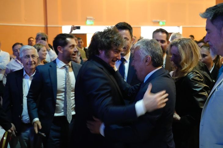 Milei agradeció el acompañamiento del gobernador Alfredo Cornejo a las políticas oficiales. Milei agradeció el acompañamiento del gobernador Alfredo Cornejo a las políticas oficiales.