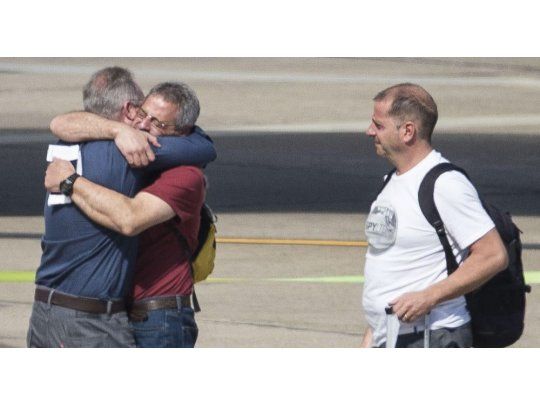 Juan Pablo Trevisán y Ariel Benvenuto son recibidos al llegar a Rosario