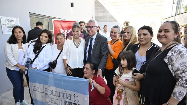 Julio Zamora inaguró la remodelación de la EES N°39, que permitirá incrementar la matrícula de 309 a 480 alumnos.