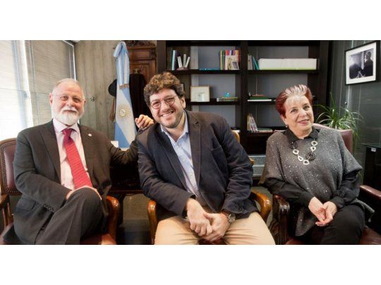 Alberto Manguel renunció a su cargo como director de la Biblioteca Nacional