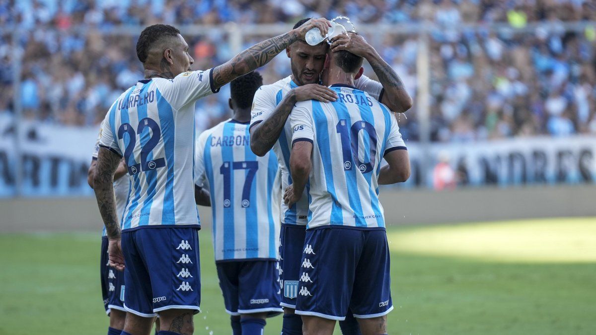 Racing beat Sarmiento and settles in the table