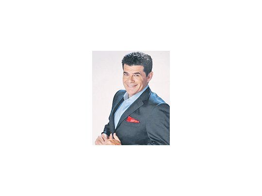 Julián Weich conduce desde el próximo domingo en «Telefé» un programa inspirado en «Sorpresa y media».