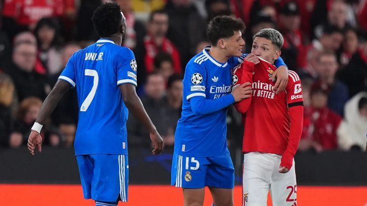 La regla fue incorporada este año por la FIFA a partir del caso protagonizado por Gianluca Prestianni y Vinicius Junior en un partido entre Benfica y Real Madrid por la Champions League. La regla fue incorporada este año por la FIFA a partir del caso protagonizado por Gianluca Prestianni y Vinicius Junior en un partido entre Benfica y Real Madrid por la Champions League.