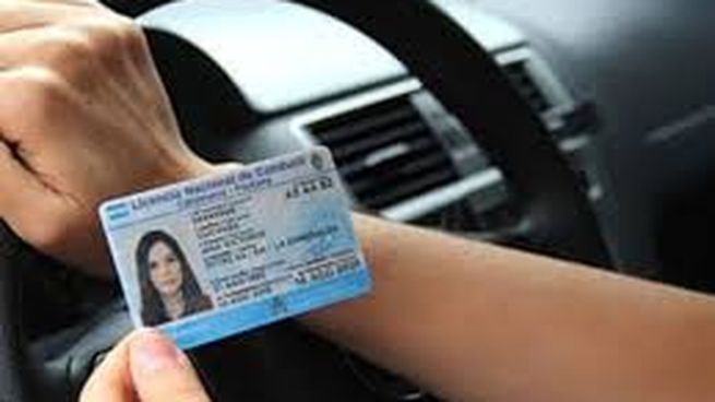 En el caso de negarse a entregar la licencia en un control, pueden retener el auto.