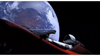 El Falcon Heavy dejó un auto deportivo de Tesla orbitando en el espacio