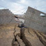 El derrumbe de 1995 en el Cerro Chenque dividió Comodoro Rivadavia, interrumpió la Ruta 3 y dejó a la ciudad incomunicada por días. El derrumbe de 1995 en el Cerro Chenque dividió Comodoro Rivadavia, interrumpió la Ruta 3 y dejó a la ciudad incomunicada por días.